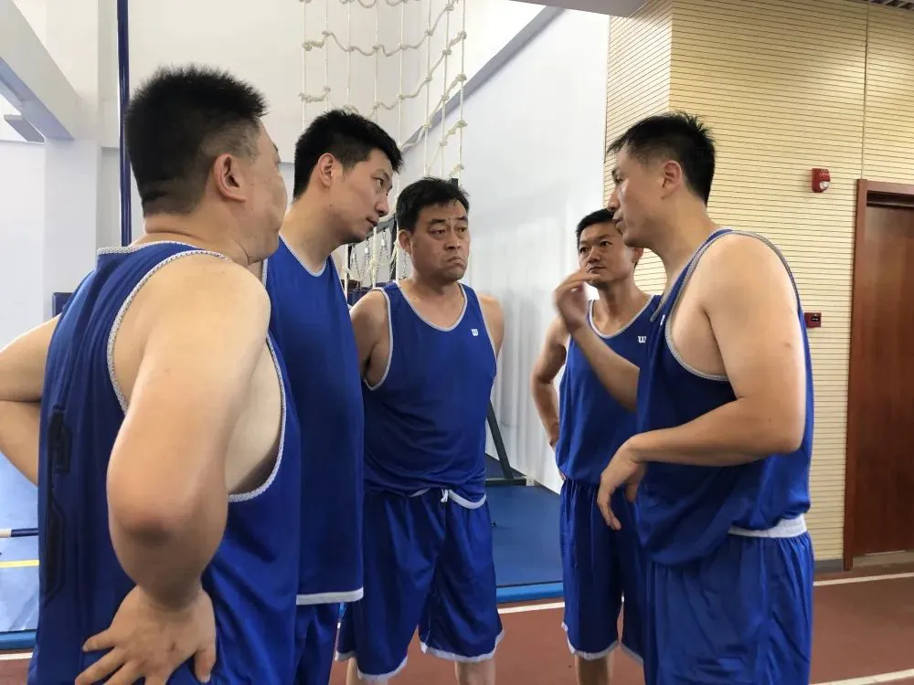 刻苦训练篮球时如何避免受伤的建议_2